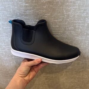 Native Apollo Rain Shoe in Black